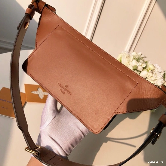 WIS Belt Vuitton Spring Louis Bag（2019 Show） 1008